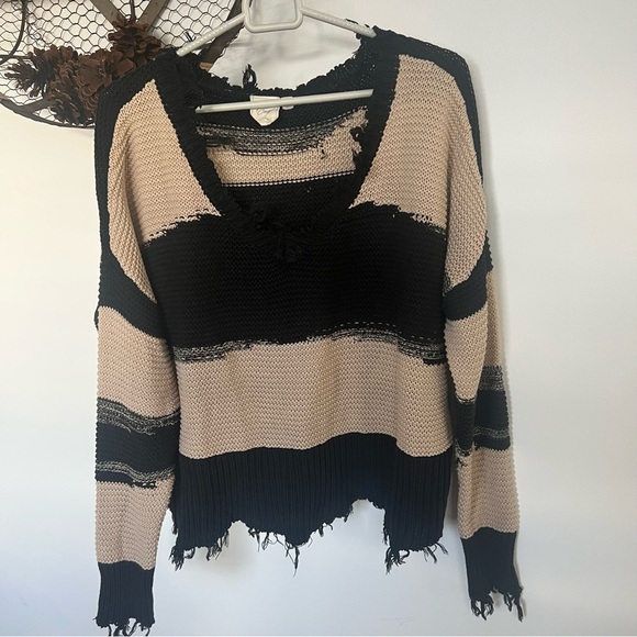 White Crow Oversized Sweater - Picture 4 of 7